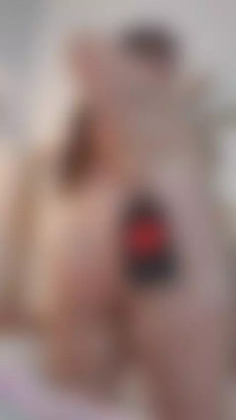 ass red from so many spankings 🍑🔥 by roxanediaz