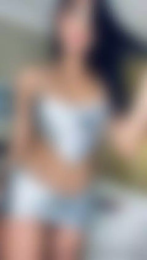 just look at me 😈👽 by deaatenea