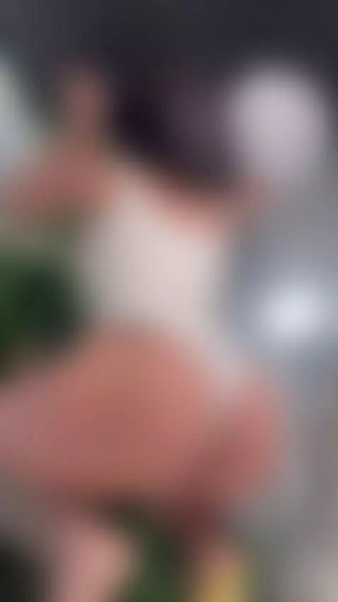 "A behind-the-scenes look at my December photoshoot 🎄✨ by lauraroldanc