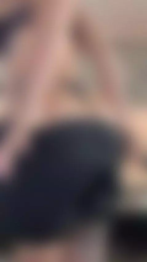 I know what you love about me 🍑... come enjoy this irresisti... by lauraroldanc