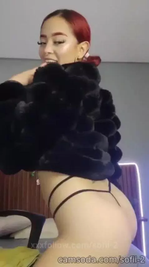 moving my delicious ass 🍑 by sofii-2