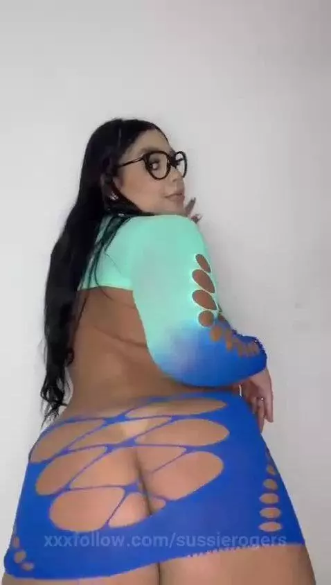 hugeass, glasses, curvy by sussierogers