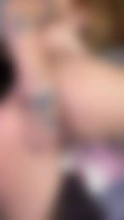 chaturbate.com/amy_coquette
instagram @carogommeez by amycoquettecb