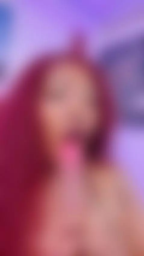 ITS FRIDAY 🥵🔥My room in so burning and my wet pussy and Hot ... by alisoncruz