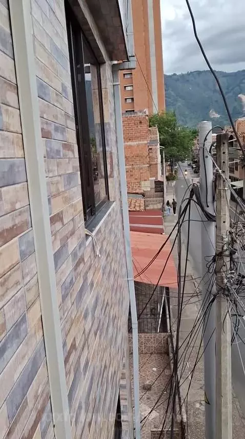 le muestro mis tetas al vecino pero
mi esposo me descubre by lizilove13