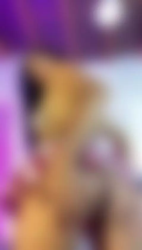 All eyes on me, and I know why. 🍑✨ by kloewatson