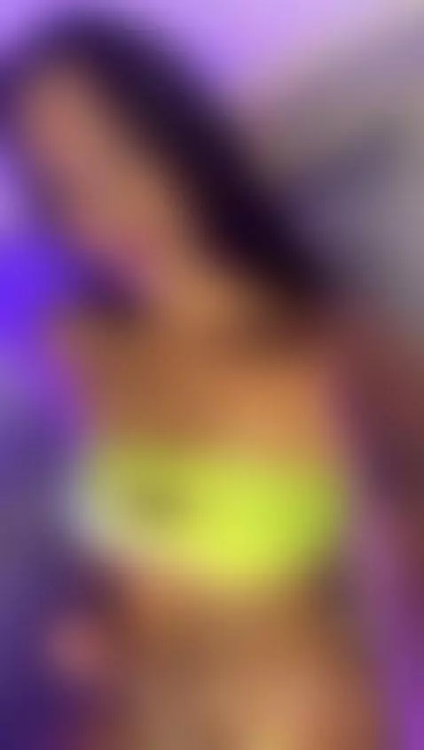 Yellow looks beautiful on me ☀ by kloewatson