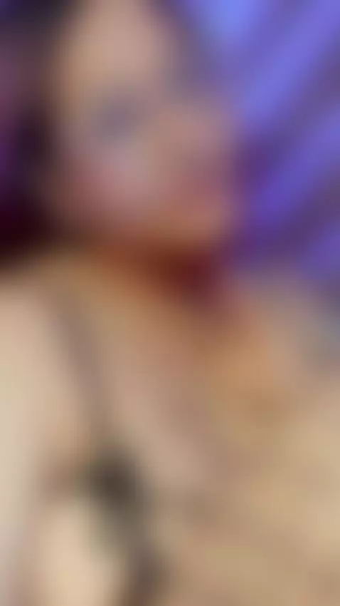 online and looking for a husband who loves me 🥰 by brunnamoore