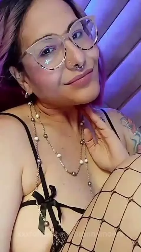 online and looking for a husband who loves me 🥰 by brunnamoore