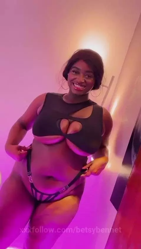 In my live , im naked! by betsybennet