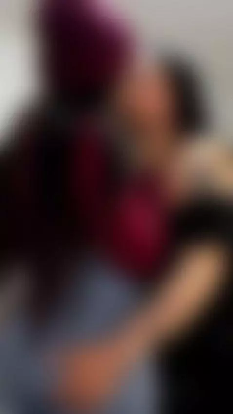 Some delicious kisses and we get more and more horny 😈🔥Let's... by laiia-page