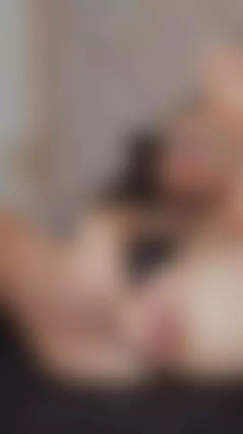 Do you like thongs and open assholes? See you on my OF, link... by itstrippygeek