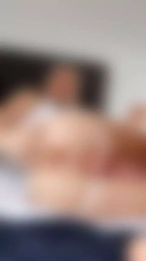 quieres ver como juego con mi culo ?😈 by itstrippygeek