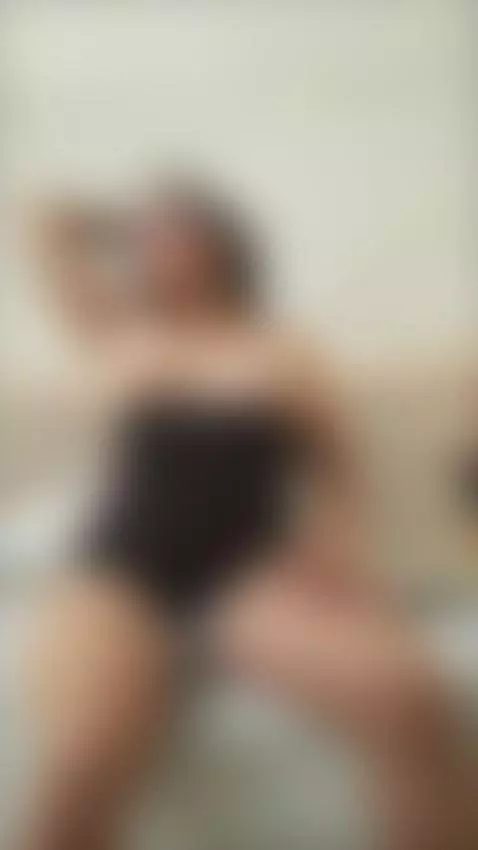 molly un poco juguetona by molly-whitmore