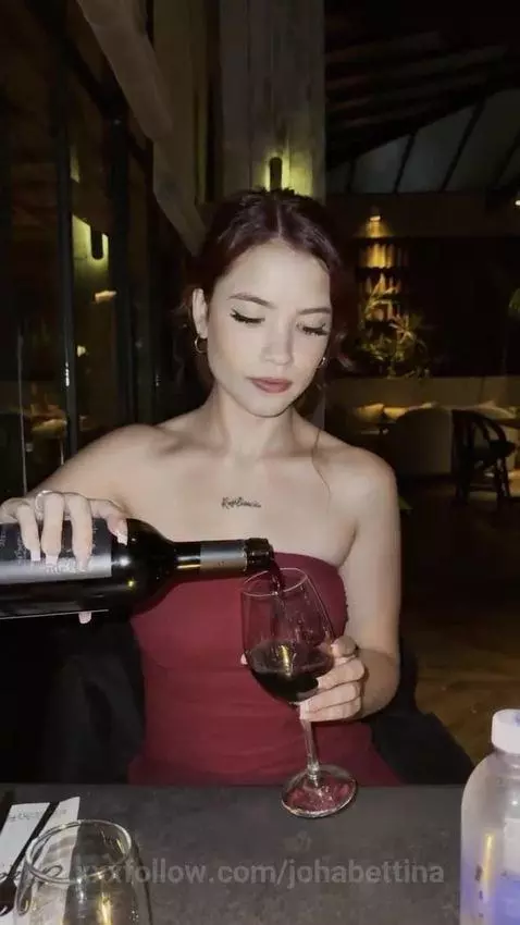 I invite you a glass of wine 😈🍷 by johabettina