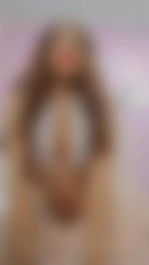 The sexiest Colombian girl who will soon be online for you by michellericks20