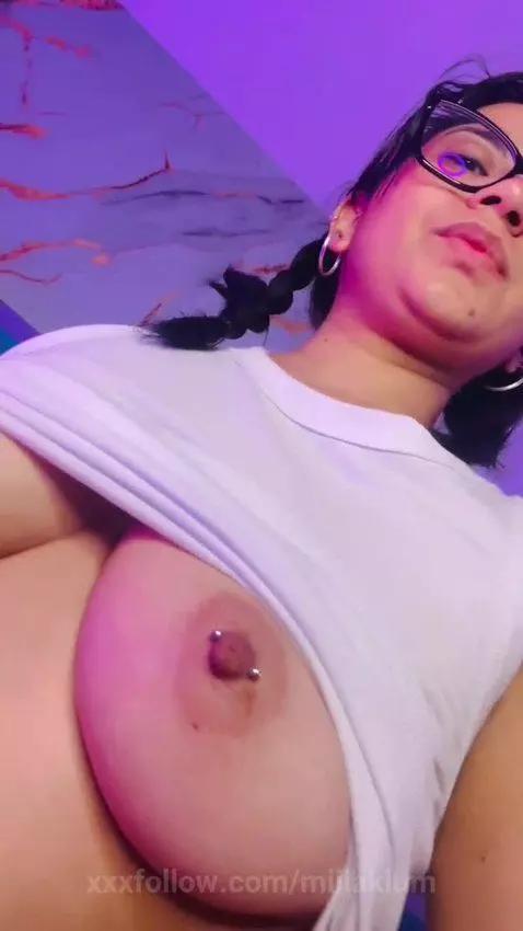 hot🔥🔥 by miilaklum