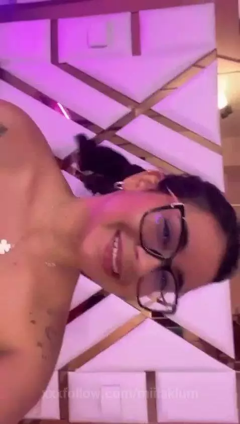 Just look at me ... and lose control by miilaklum