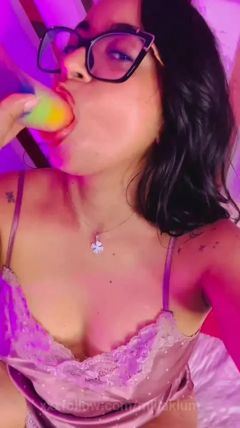 I've been hot all day, can you help me? 🤤🔥🥵🥵😈🍑💦🍒 by miilaklum