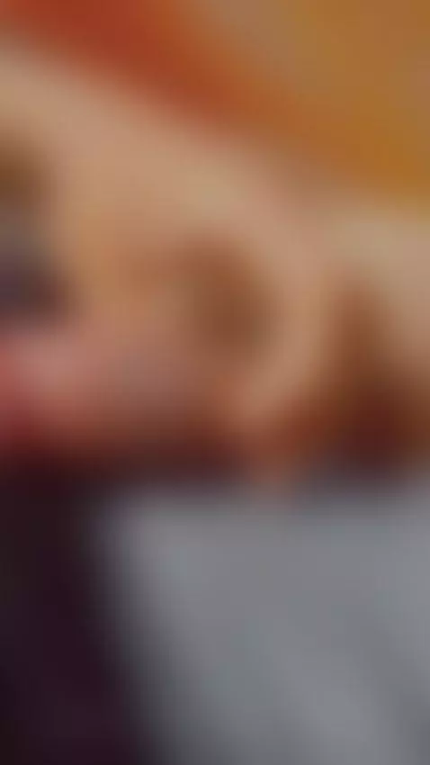 quiero que venga una scort o una de las que no llegan by fabriciotriple3