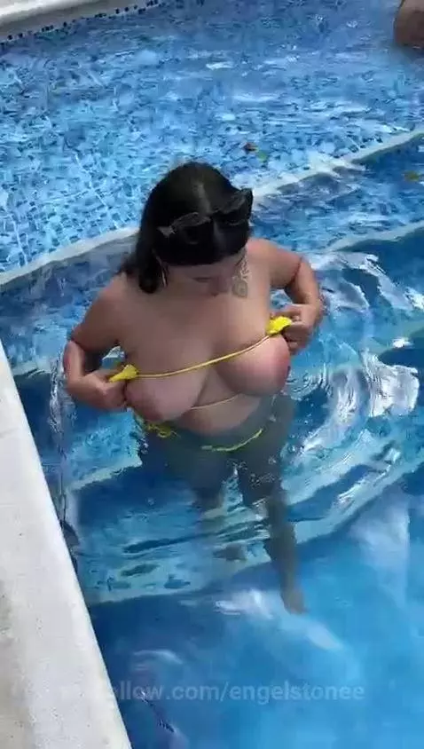 Slow motion, curves and water ... a wet goddess who hypnotiz... by engelstonee