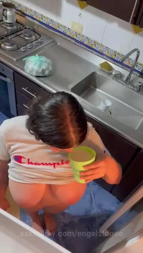 Spying on me while I'm drinking milk 🤍💦 by engelstonee