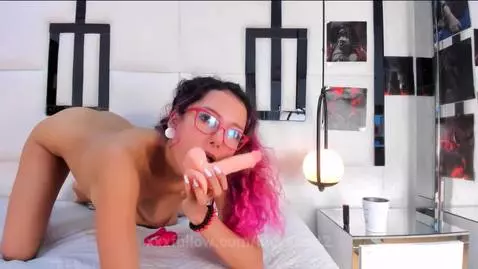 the cock goes to the back of my throat 🍆😮 by lucyscott2