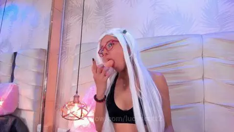 Come and make me swallow all your rich milk😈💦 by lucyscott2