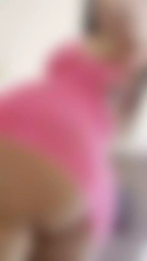 I see you, checking out my ass, don’t stop.  I like it! Link... by fflordeliz