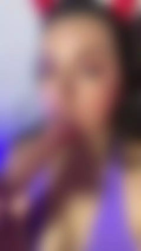 🍷 A little older, a lot bolder. 😈💋 by alana-bigass