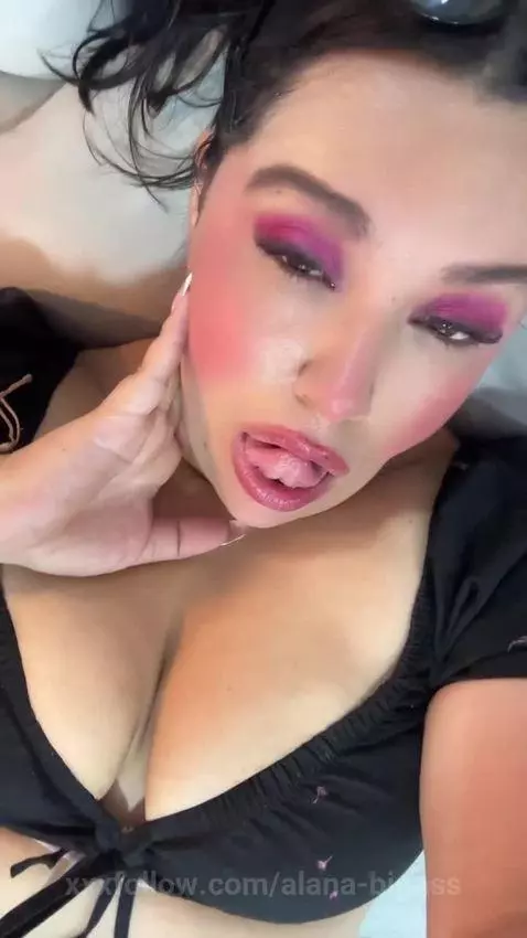 Press play and watch me melt your screen 😈📱 by alana-bigass