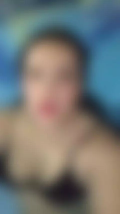 Unwrapping myself like your favorite gift 🎁💋 by alana-bigass