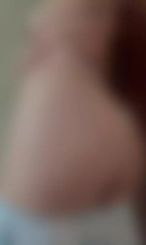 would you kiss that ass? by ariaft