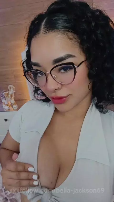 If yopu can dominate me with your eyes imagine what hands by bella-jackson69