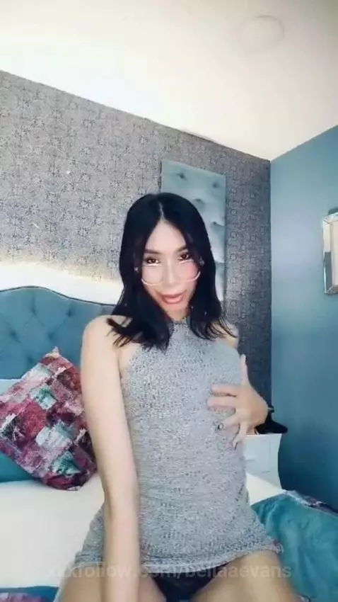 My figure is the desire that you can never forget. by bellaaevans