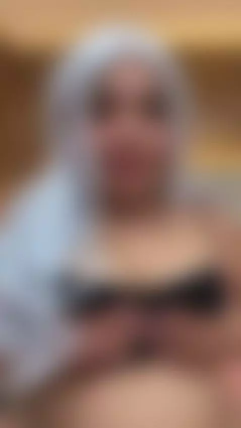 I know exactly how to touch myself to get wet and make you l... by laurenncurvy