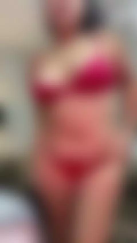 My body speaks with its curves and my burning gaze confirms ... by laurenncurvy