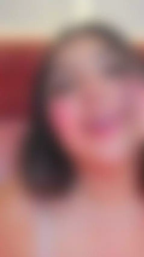 Look at me to pose with these curves, and let my great ass l... by laurenncurvy