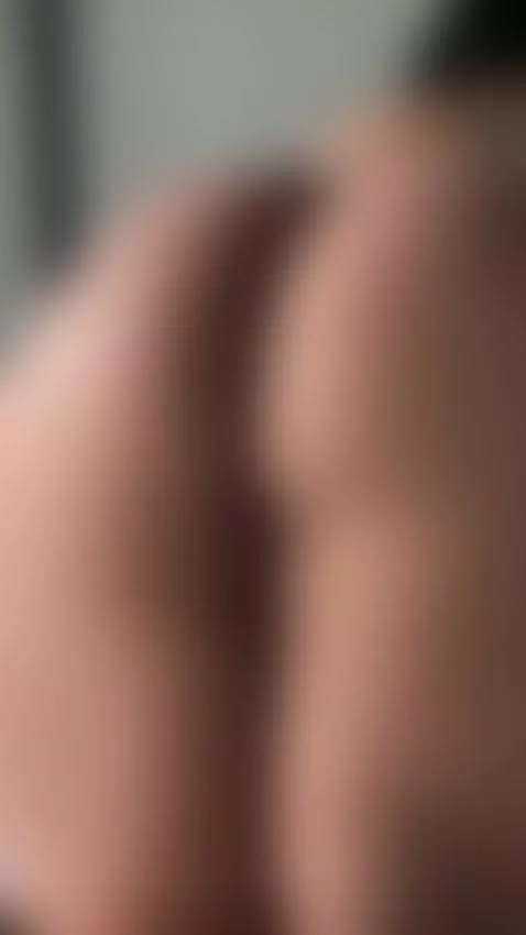 I shake it slow, to make you want it more by laurenncurvy