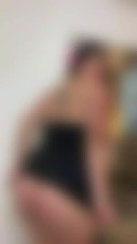 My body burns under my own caresses by laurenncurvy