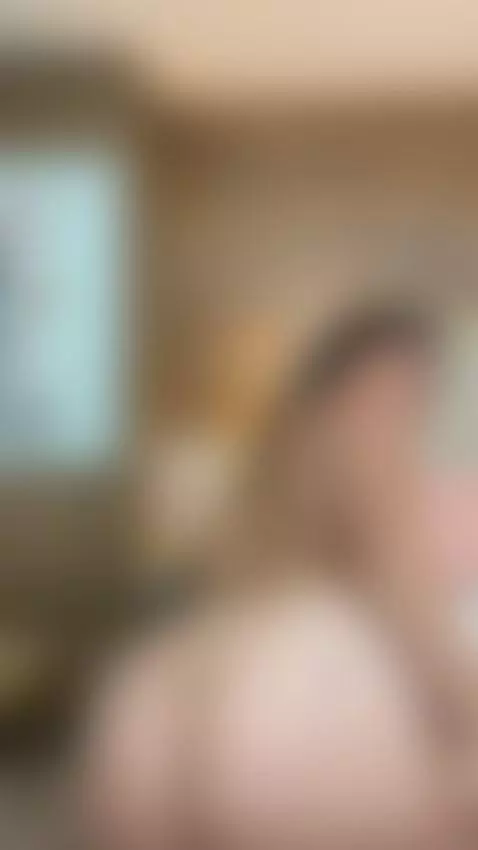 My naked skin asks to be admired ... do you want to play wit... by laurenncurvy