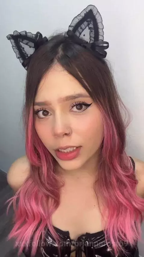 You make me addicted just by looking at me like that by briannarost69