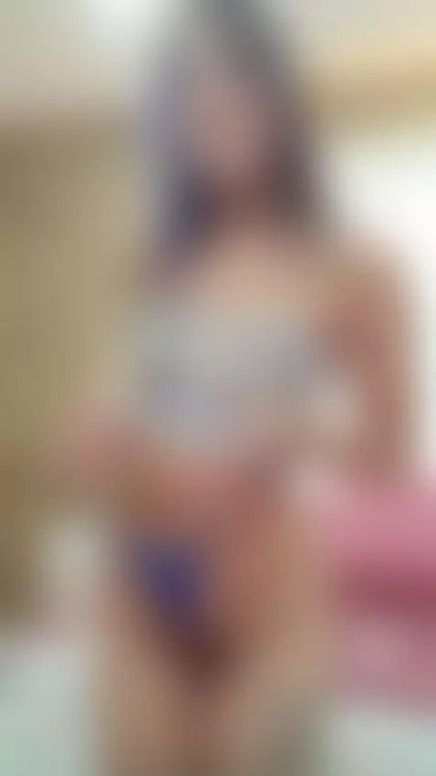 I play with my curves and with your imagination by ashleeyross