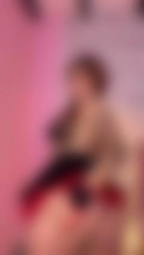 The more you chat, the pinker things get. by gabyblosom69