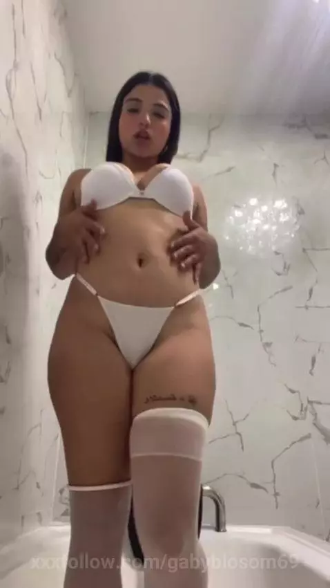 I flirt with my silence and seduce without scripts by gabyblosom69