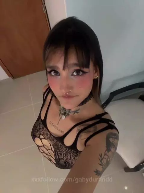 Can you see my nice butt? by gabydurandd