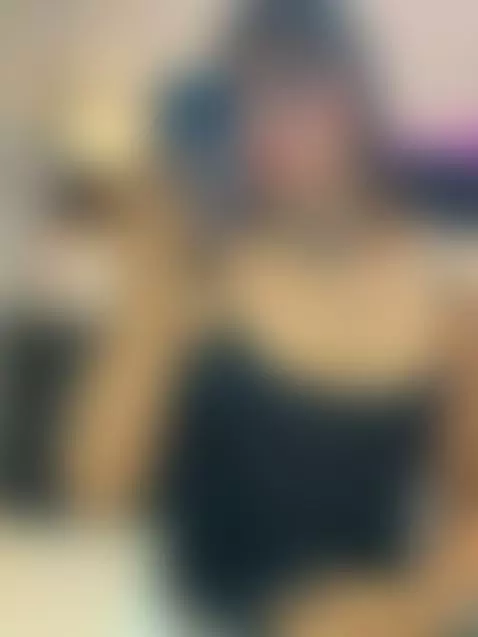 Very short pants ... do you think I bring panties? by gabydurandd