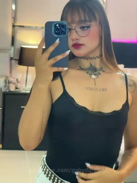 Very short pants ... do you think I bring panties? by gabydurandd