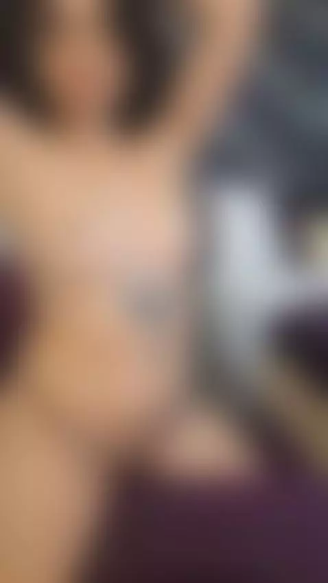 Come... I want to feel your gaze lose itself in my hot ass r... by hollyjhonson