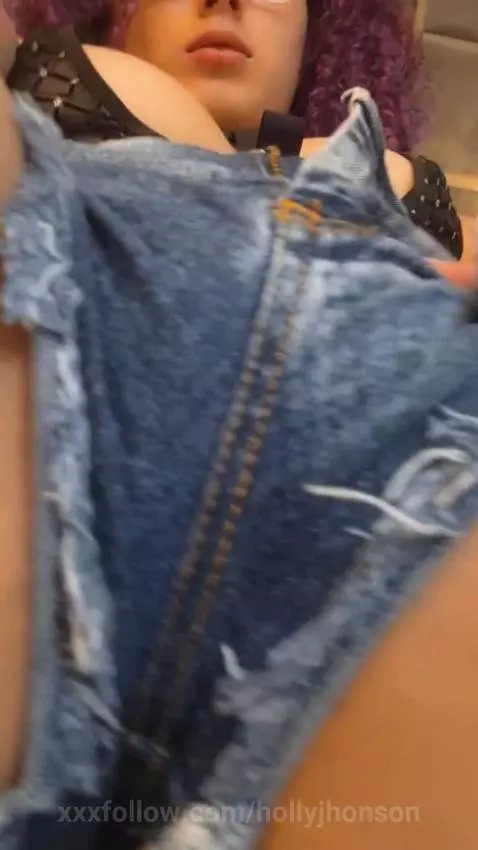 My body is hot, shivering... and only a good cock can calm i... by hollyjhonson